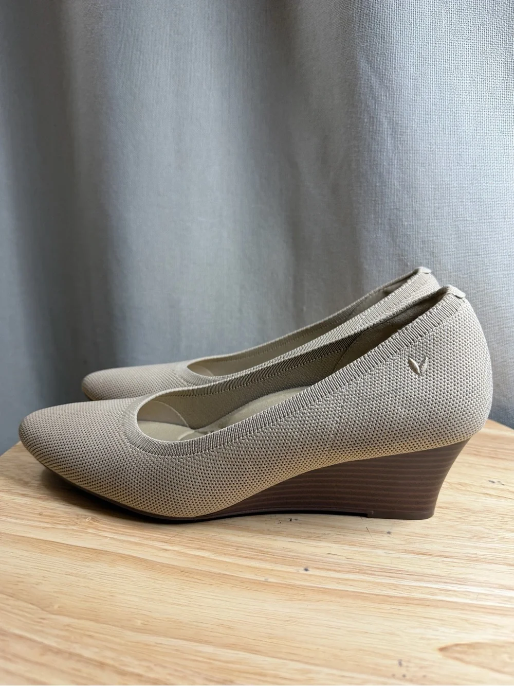 Vivaia women’s wedge shoes